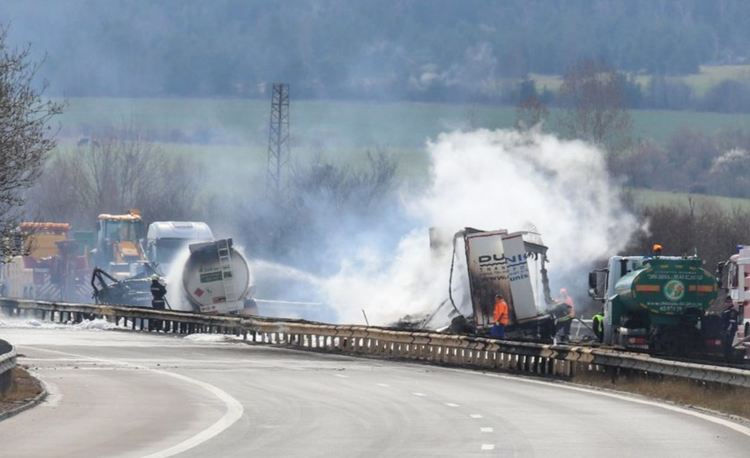 Единият шофьор е загинал в огнения ад на магистрала Тракия