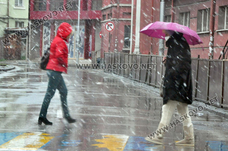 Априлски сняг днес, но спира до обяд