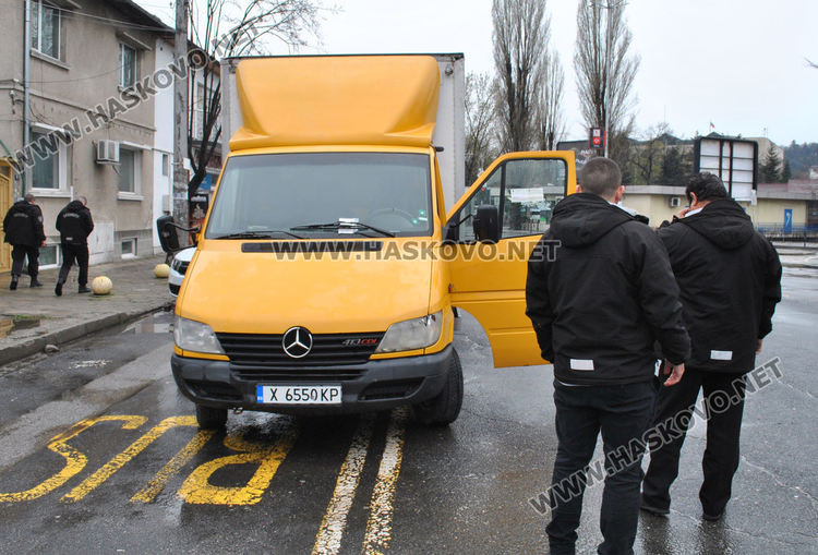 3 глоби за камион, паркирал на спирката до площадка „Спартак“