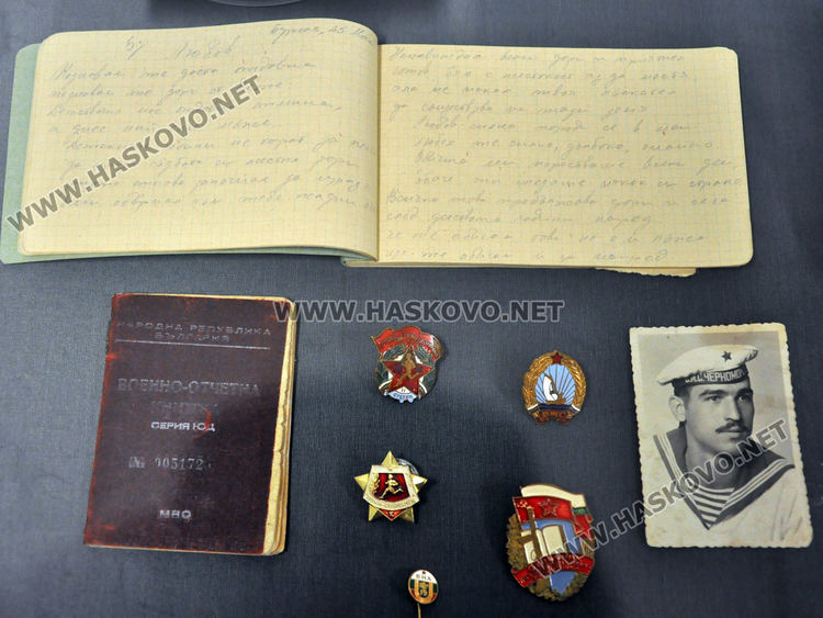 Как се тича под бойна тревога с въшкарник, цинти, автомат и шницел в джоба