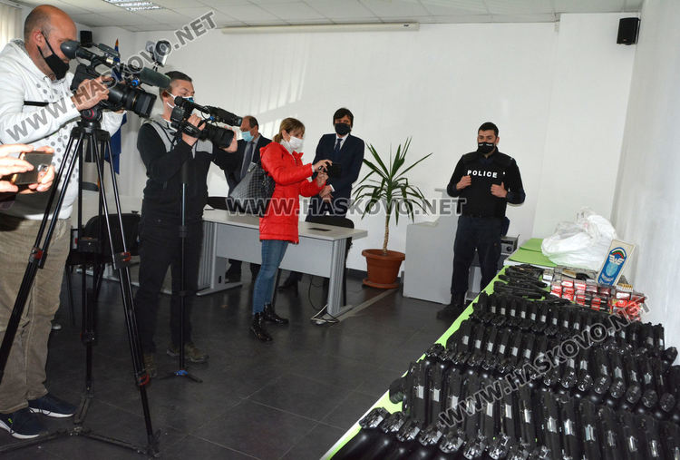 Задържаха мъж за контрабанда на 186 пистолета и хиляди патрони 