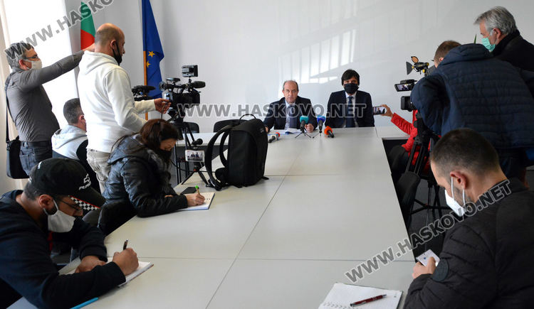 Задържаха мъж за контрабанда на 186 пистолета и хиляди патрони 