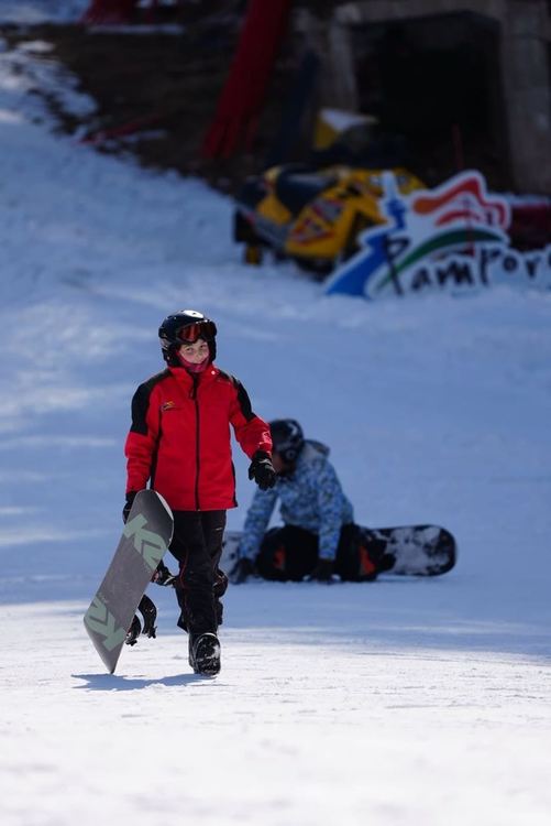 Учениците от Природо-математическата гимназия в Смолян благодарят за безплатните уроци по ски