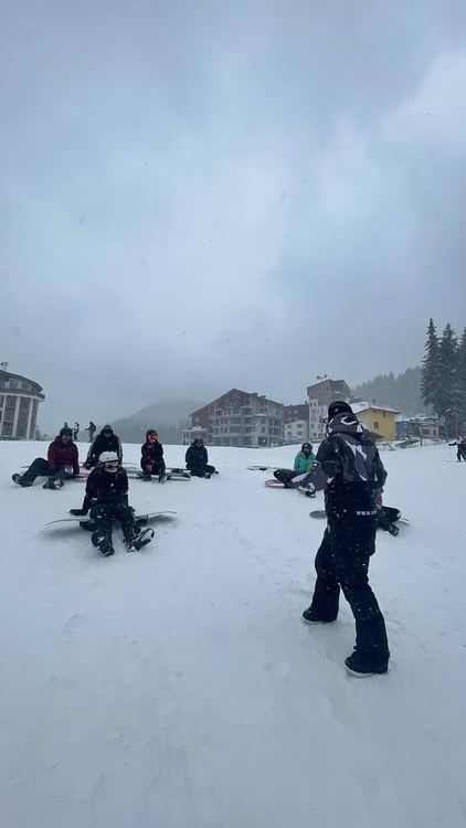 Учениците от Природо-математическата гимназия в Смолян благодарят за безплатните уроци по ски