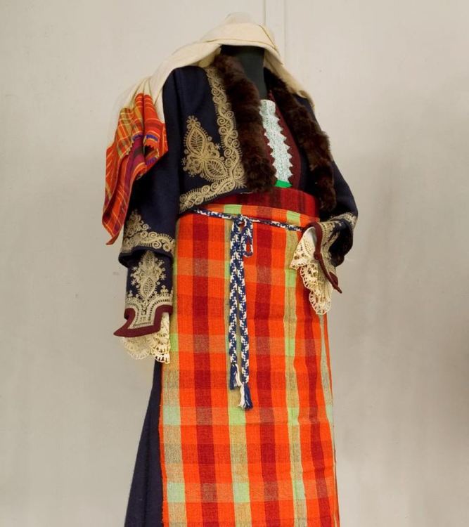 Община Чепеларе купува 29 родопски носии за самодейците инвалиди