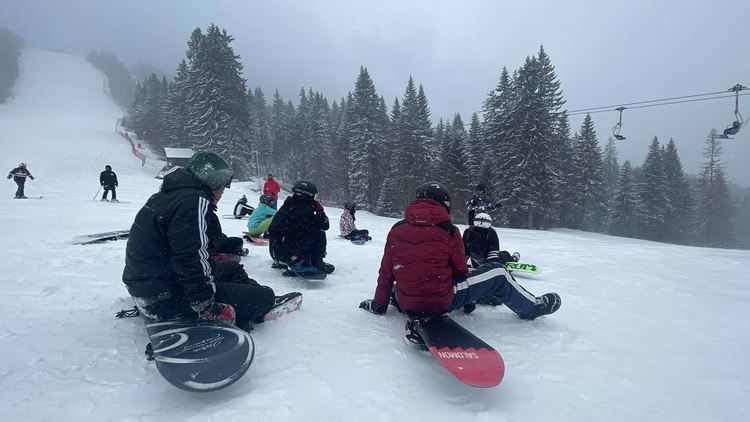 Учениците от Природо-математическата гимназия в Смолян благодарят за безплатните уроци по ски