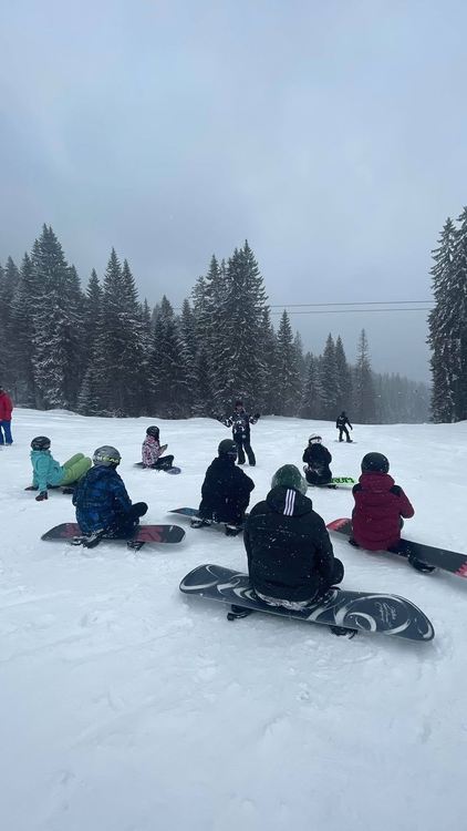 Учениците от Природо-математическата гимназия в Смолян благодарят за безплатните уроци по ски
