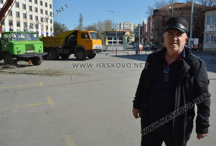 Затвориха част от бул.“България“ до Бизнес центъра заради резитба на тополите