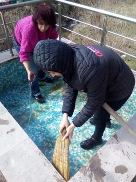 Добрият пример: Серафимовци излязоха на трудов ден да почистят селото си /ГАЛЕРИЯ/