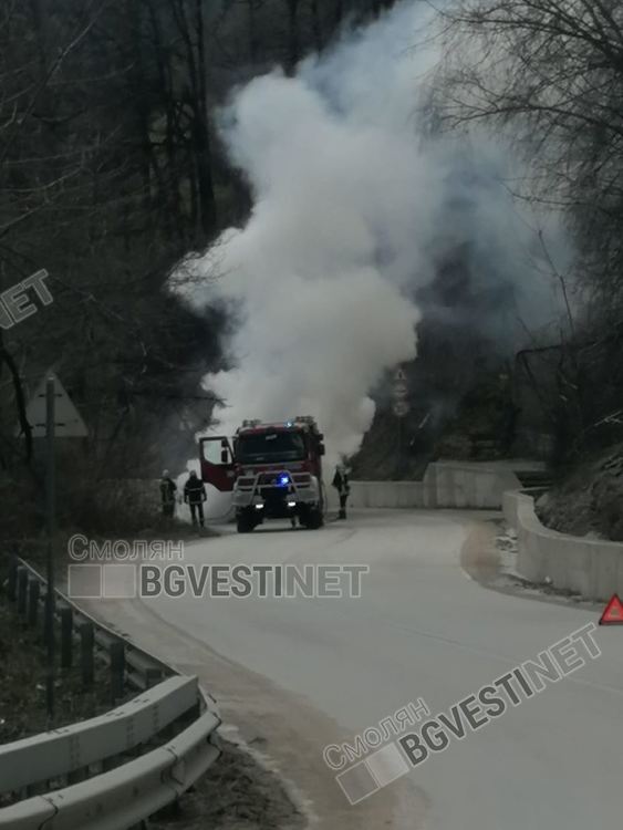 Автомобил се запали на пътя към Езерата, няма пострадали