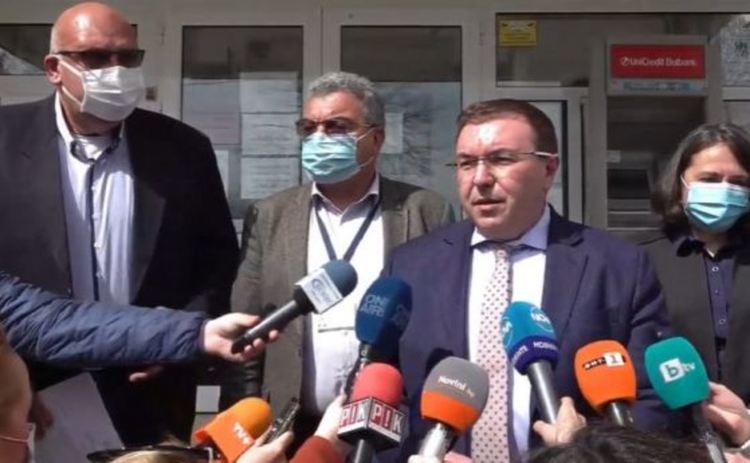 Избор на ваксини през е-регистъра ще има след месец, възможно е Астра Зенека да бъде изтеглена