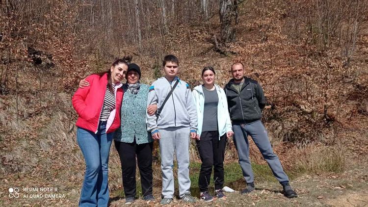 "Внуци под наем" помагат на възрастни хора в Маданско, в проекта участват доброволци със специални потребности