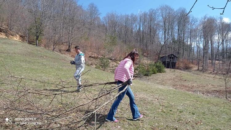 "Внуци под наем" помагат на възрастни хора в Маданско, в проекта участват доброволци със специални потребности