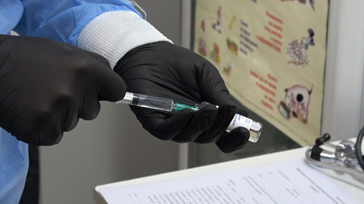 Мобилни екипи тръгват по селата, ще ваксинират трудноподвижни хора у дома