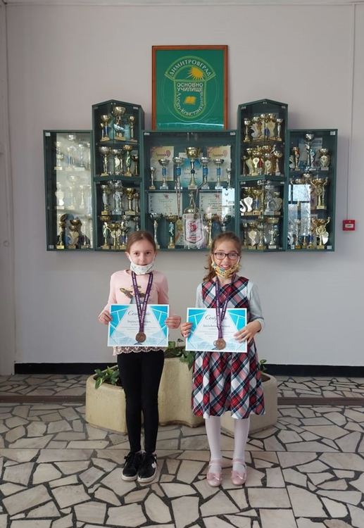 Алековци с медали от Международния математически турнир „Математика без граници“