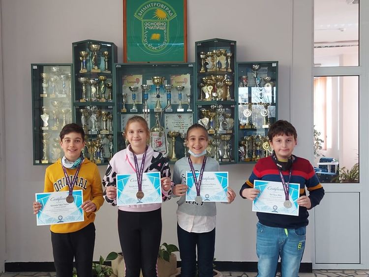 Алековци с медали от Международния математически турнир „Математика без граници“