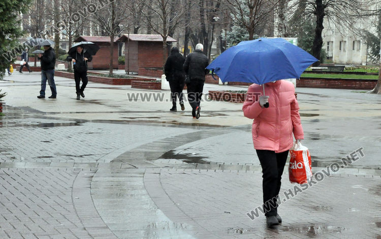 Жълт код за дъжд, гръмотевици и възможност за градушки в Хасковско
