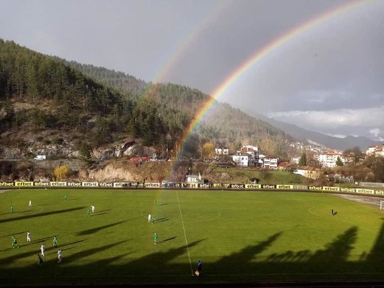 Нулево равенство и двойна дъга на стадиона в Райково