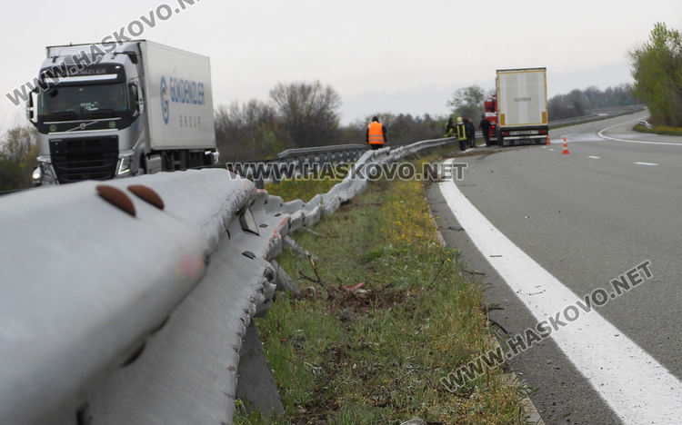 Тир разби мантинелата на магистрала „Марица”