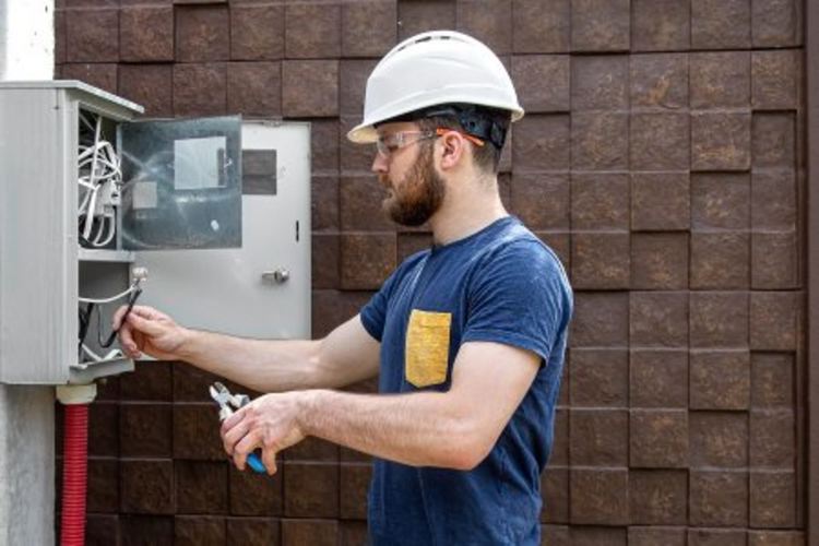 Хроничен недостиг на квалифицирани кадри в промишлеността на Кърджали, търсят се техници и инженери