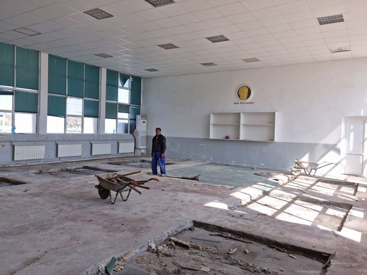 Усилено върви ремонтът на щанги залата в Асеновград