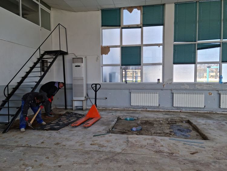 Усилено върви ремонтът на щанги залата в Асеновград