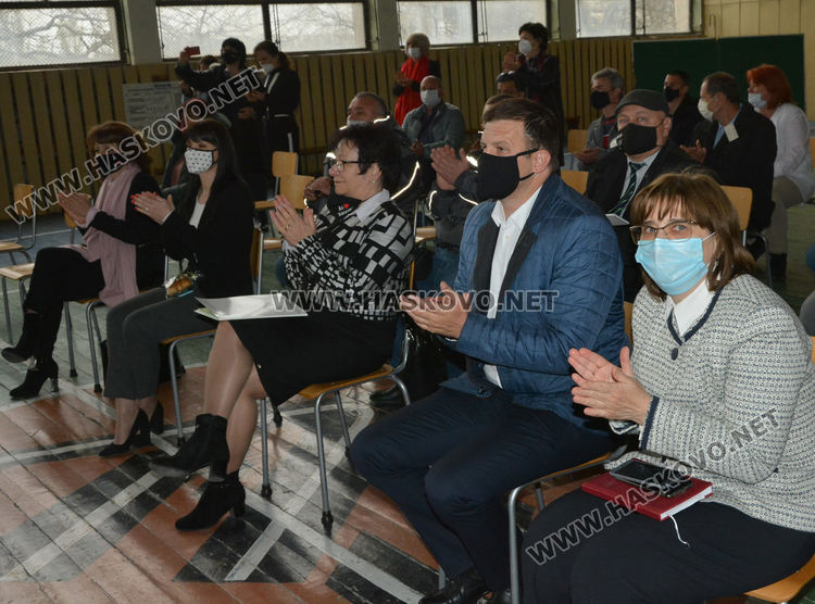 Инж. Донка Станчева (вдясно)