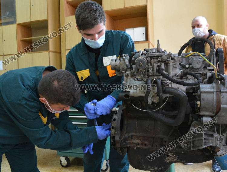 Отборът на ПГТАТ-Хасково е шампион в състезанието &bdquo;Най-добър млад автомонтьор и водач на МПС&ldquo;