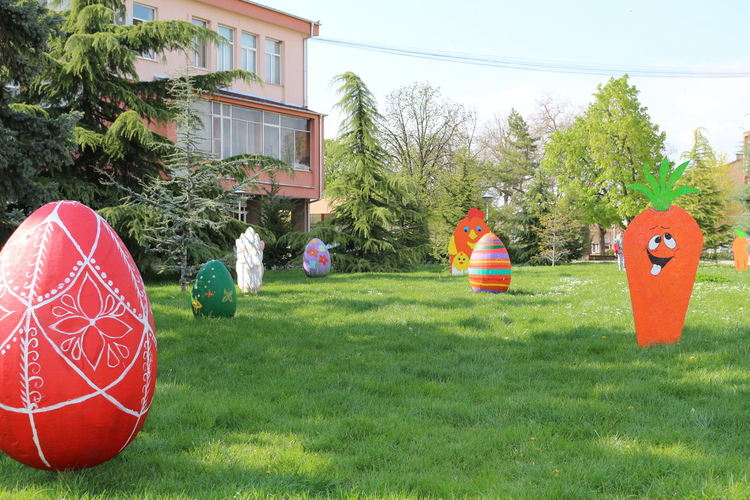 Центърът на Любимец отново с великденска украса 