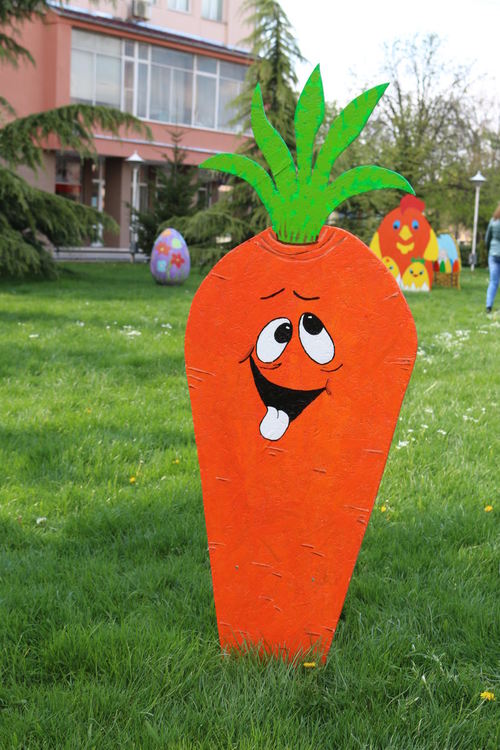 Центърът на Любимец отново с великденска украса 