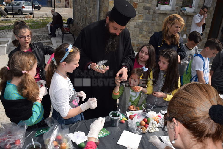 Сто деца от Кърджали ще боядисват за Великден яйца в манастирски комплекс „Св.Йоан Предтеча”,на Цветница ще раздават риба