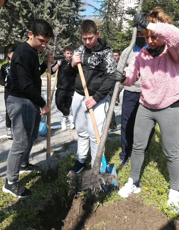 Малки и големи залесиха в Хасково в Денят на земята
