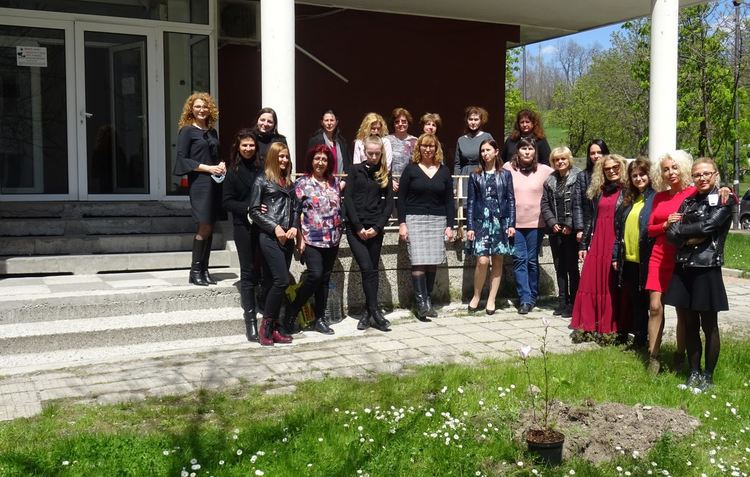 Магистрати и служители на Районен съд-Кърджали засадиха дръвчета в Деня на Земята