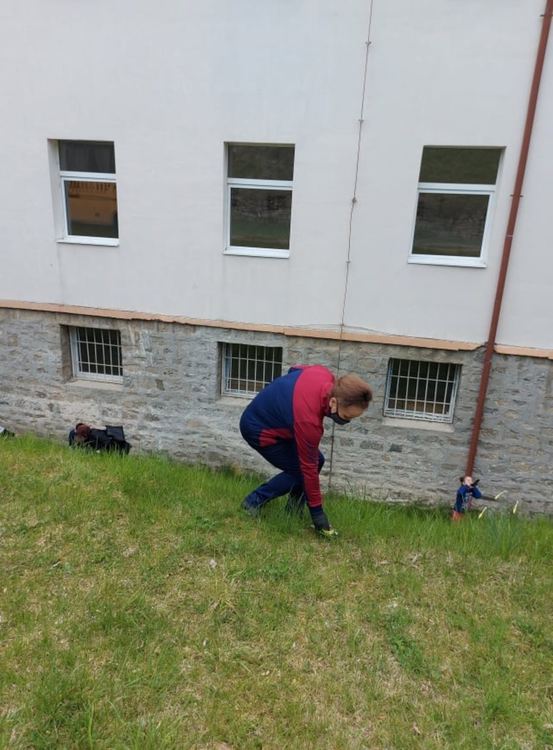 Над 200 ученици и учители от община Баните чистиха и садиха дръвчета