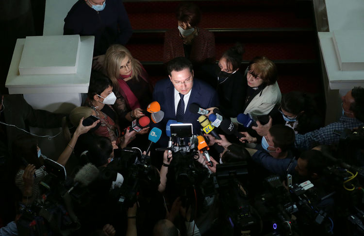 ГЕРБ няма да върне мандата днес, утре решава какво да го прави