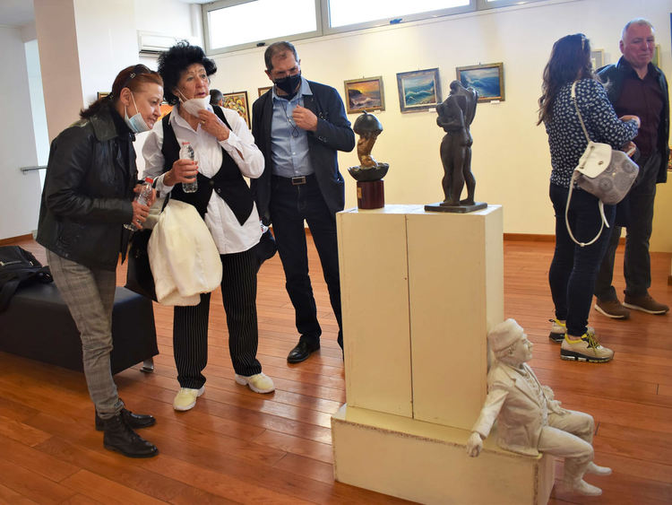 Хасковските художници подредиха изложба за Деня на Харманли