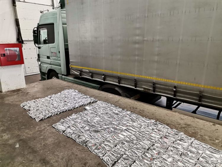 Спипаха мъж с паста за наргиле за 56 375 лева