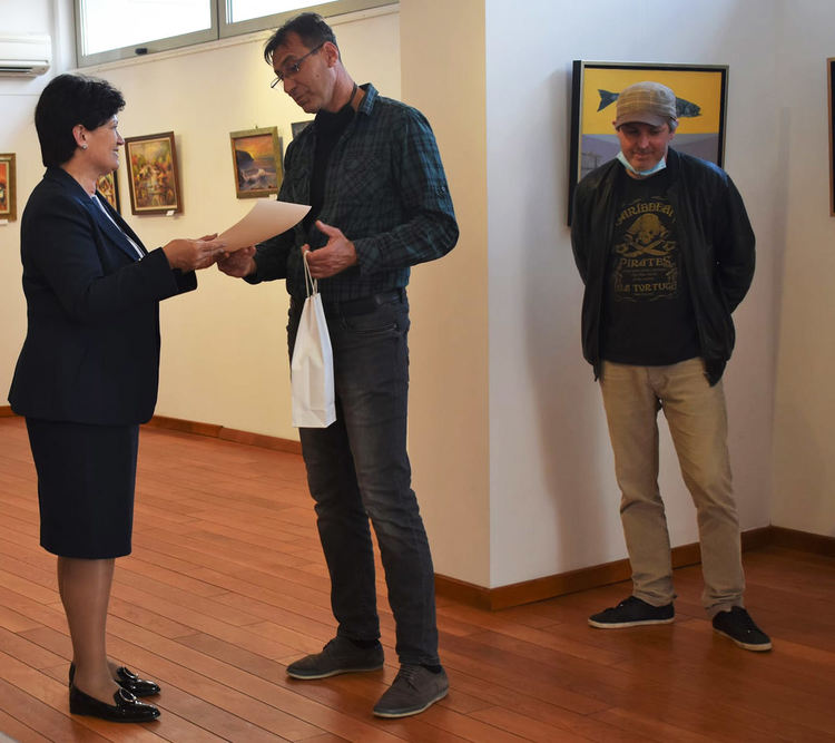 Хасковските художници подредиха изложба за Деня на Харманли