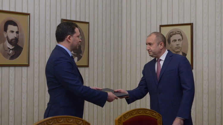 ГЕРБ върна мандата, Радев дава време до връчване на втория