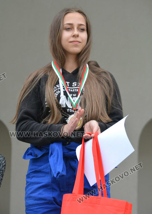  Анелия Петрова