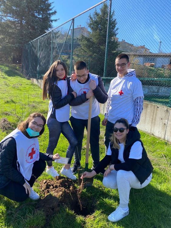 Кампания „Умножи доброто“ стартираха  доброволците от Български младежки червен кръст