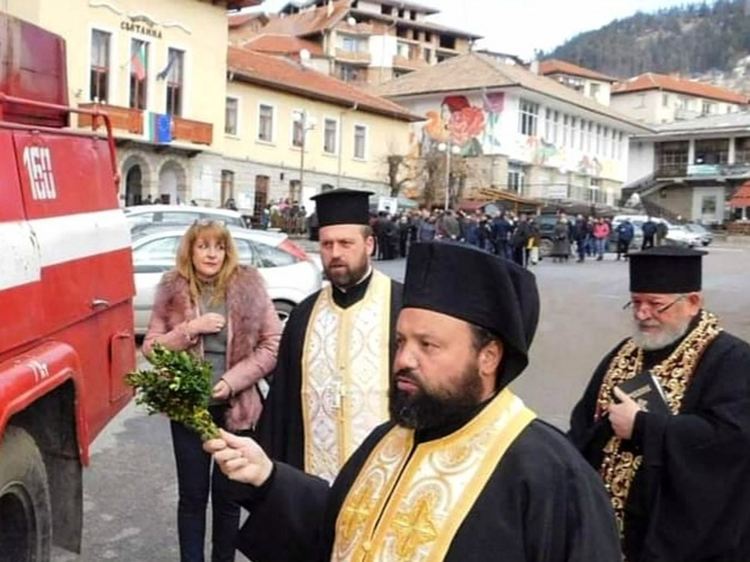 Епископ Висарион ще служи молебен за здраве в Момчиловци