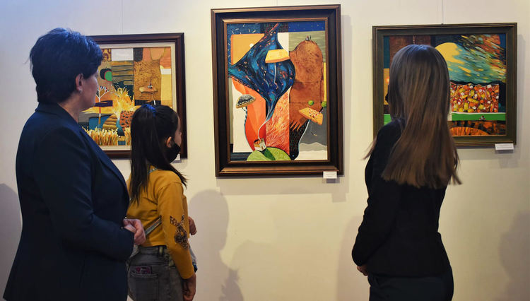 Хасковските художници подредиха изложба за Деня на Харманли