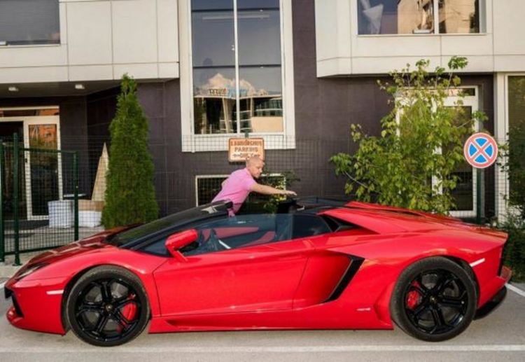 Как луксозният автомобил на Ивайло Пенчев се оказа собственост на друг