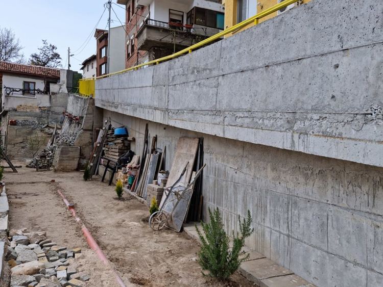 Завърши укрепването на свлачището на ул."Странджа" (снимки)