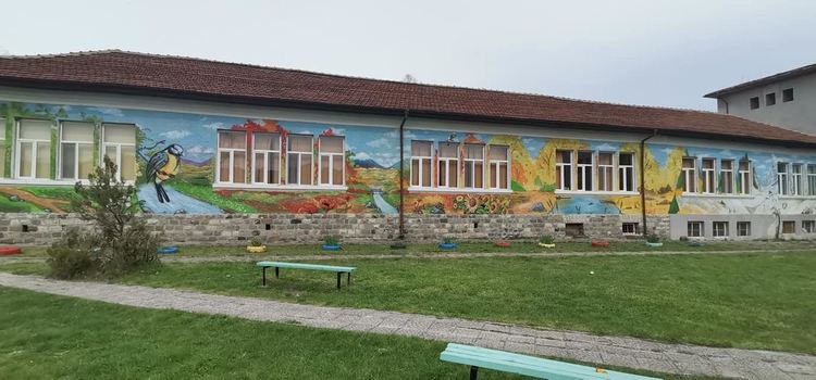 В Искра отбелязаха патронния празник на училището си