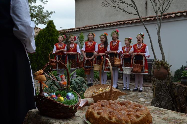 Лазарки "огряха" къщата-музей на Георги Караславов