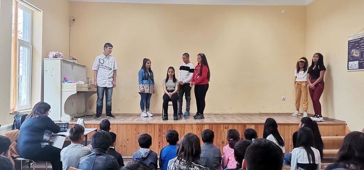 В Искра отбелязаха патронния празник на училището си