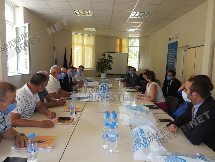 Турски дипломати на среща с бизнеса в Кърджали