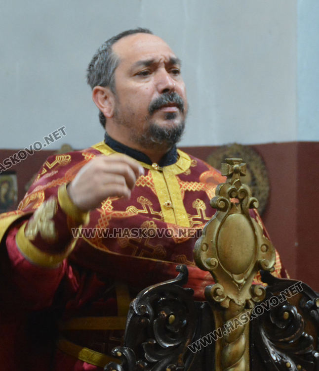 Миряните отнесоха към домовете си от църквите в Хасково върбови клонки за здраве